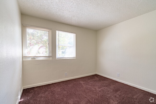 4BR, 1.5BA - 911SF - Jasmine Garden Apartments