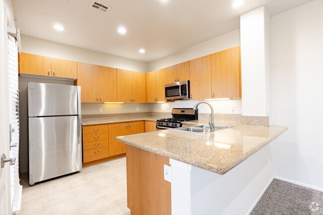 1BR, 1BA - 830SF - Kitchen - Villaggio at La Quinta