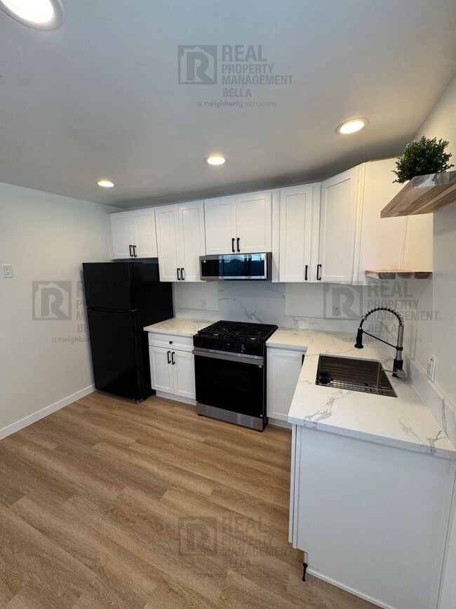 Photo - 1403 W Sumner Ave Unit 1403 1/2 Sumner Ave