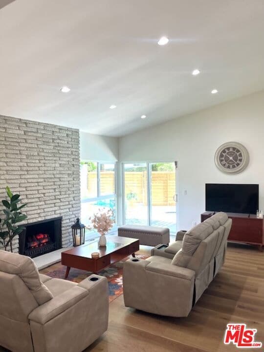 Photo - 5304 Baza Ave