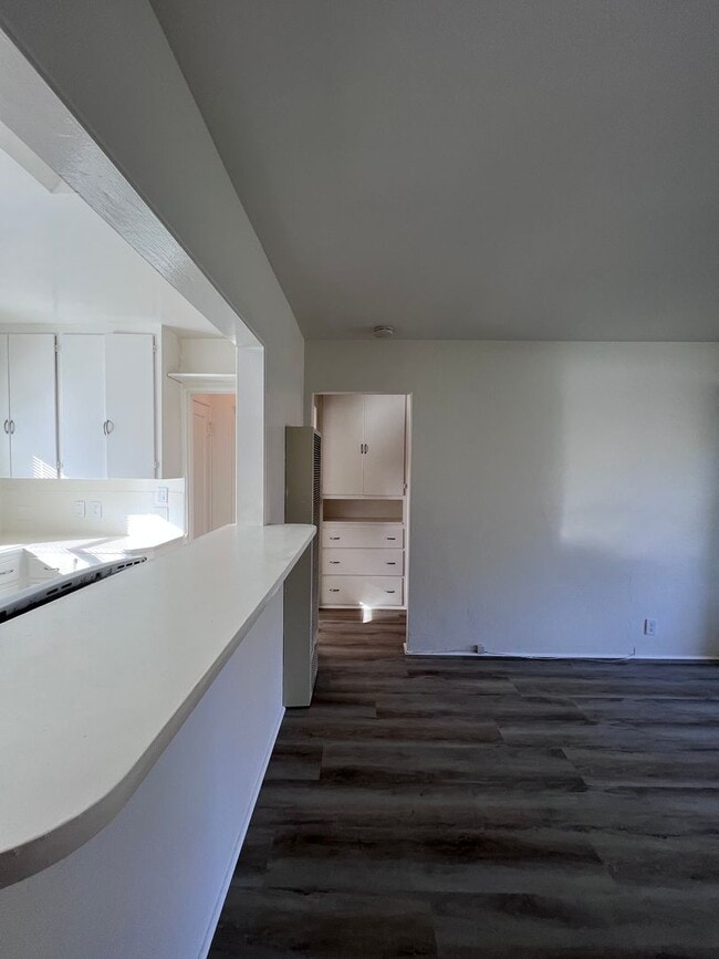 Photo - 2162 Felspar St