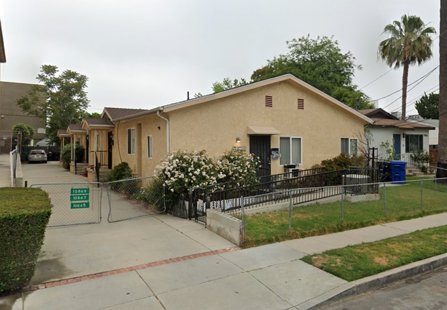 Building Photo - 10869 Kling St Unit 10869