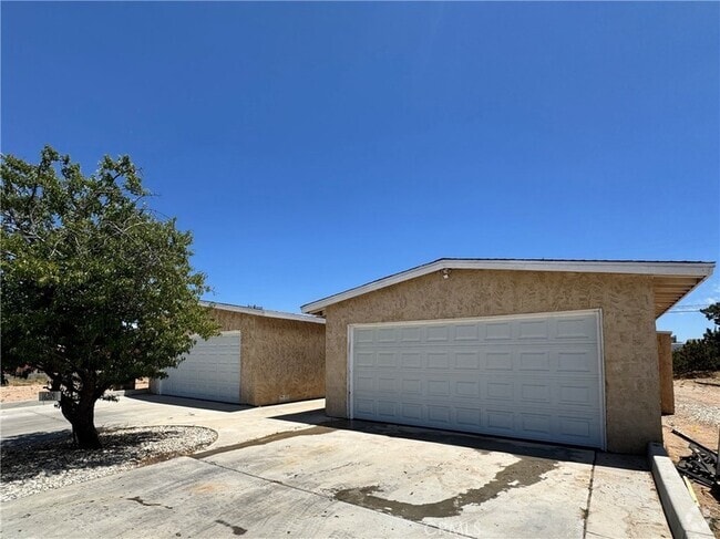 Building Photo - 16209 Juniper St Rental