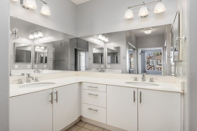 Photo - Beautiful Two Bedroom / Two Bathroom Condo Near Del Mar Beaches! Call for showing