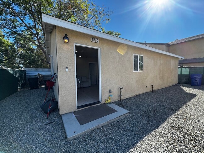 Building Photo - 879 N Mountain View Ave Unit 2