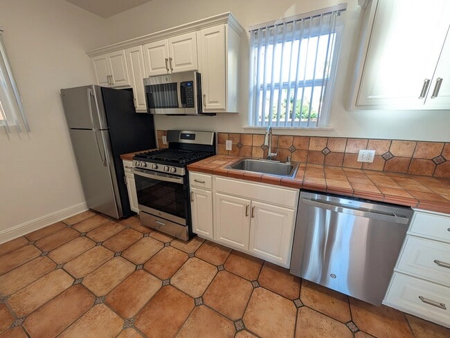 Building Photo - 1205 S Muirfield Rd