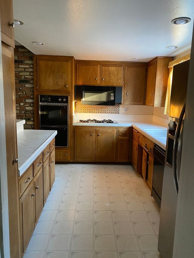 Photo - Beautiful 3 bedroom home with pool in Fountain Valley