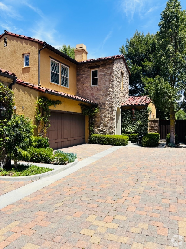 Building Photo - 67 Shade Tree Rental