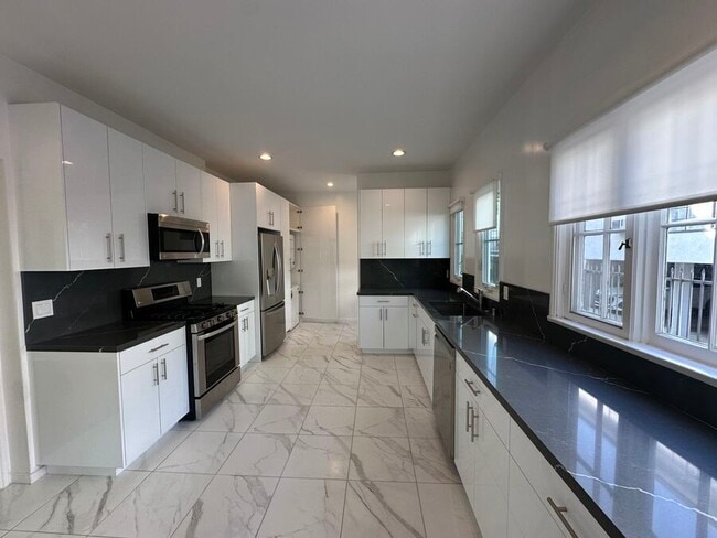 Photo - 1407 Laurel Ave Unit 1407A