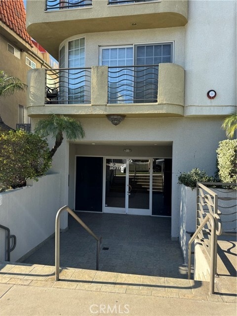 Building Photo - 1817 Selby Ave Unit 205