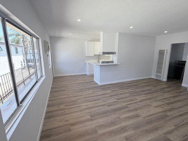 Photo - 1223 N Kingsley Dr Unit Kingsley APT