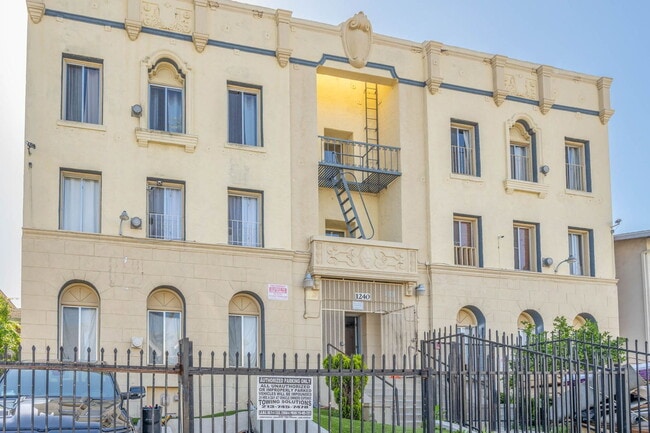 Building Photo - 1240 4th Ave Unit 109a