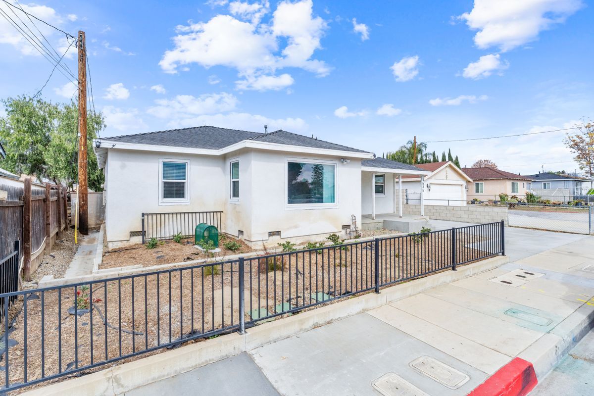 Photo - 1535 W Orange Grove Ave House