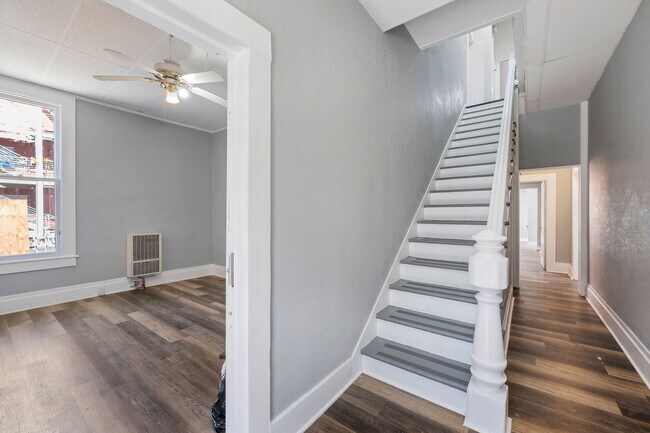 Photo - Modern 10-Room Downtown Gem – Ideal for Fl...