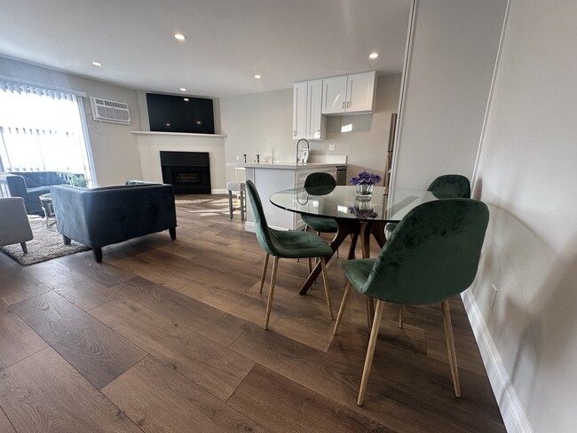 Photo - 265 S Manhattan Pl