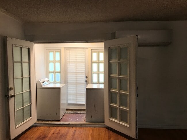 Photo - 18427 Bessemer St