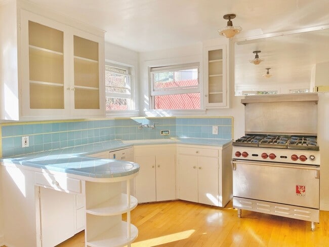 Photo - Hillside Los Feliz Cottage w/ Yard, Parking *ALL UTILITIES INCLUDED*