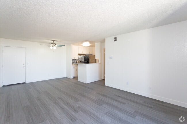 1BR,1BA- Living Room - Marathon Apartments