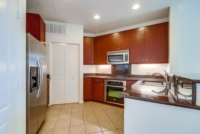 Kitchen, Stainless Steel Appliances - 3950 Ohio St Unit 418