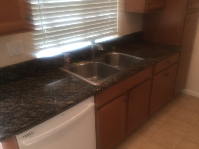 Photo - Corner 2 bedroom in Mission Oaks!