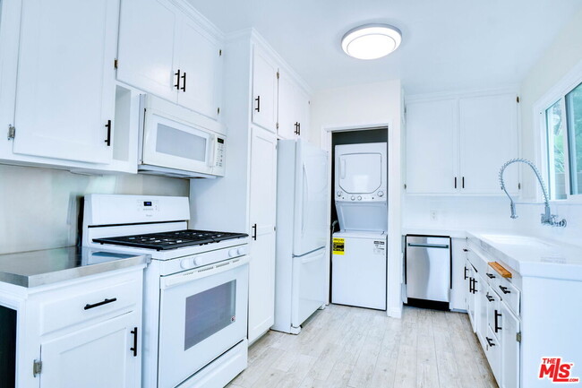 Photo - 1760 18th St Unit B