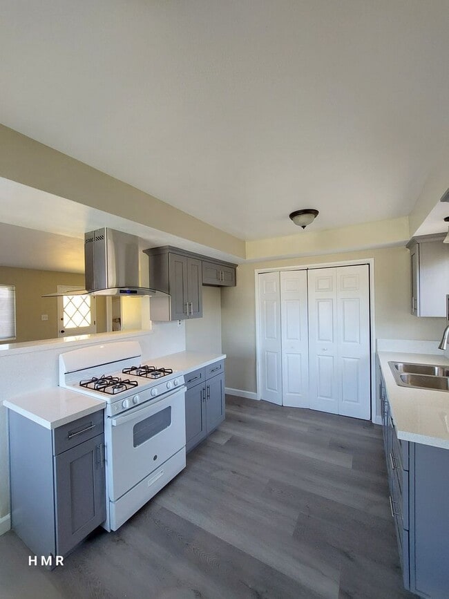 Photo - 5386 Kingsley St