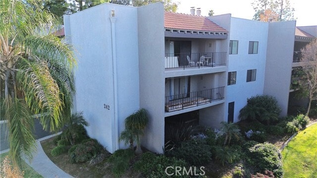 Building Photo - 242 E Fern Ave Unit 103