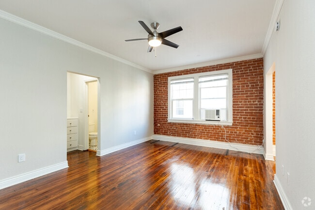 Chalfonte Apartments - La Chalfonte Apartments...Newly Renovated and Stylish..Great Location!