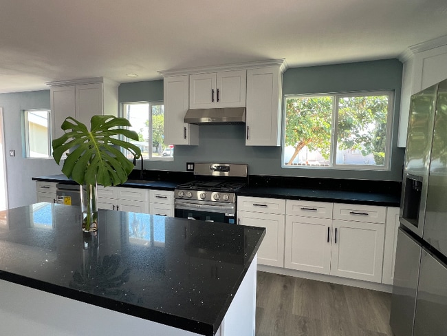 Photo - 635 S Walnut St