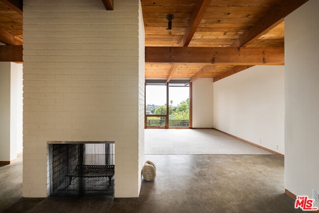 Building Photo - 2020 Mayview Dr