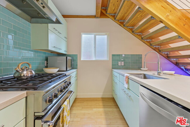 Photo - 621 Rose Ave Unit A