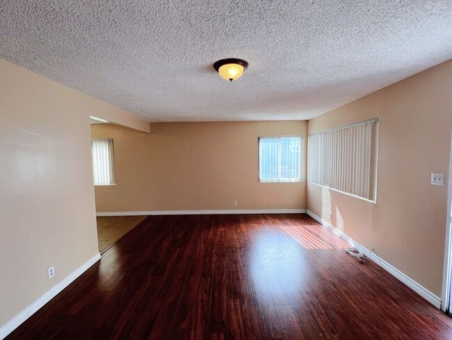 Photo - 4747-4747 W 160th St