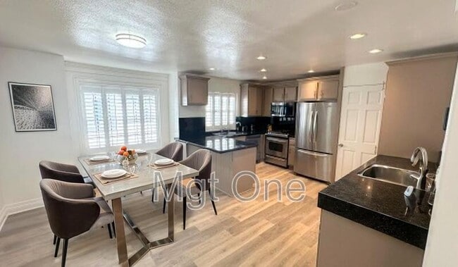 Photo - 819 W 15th St