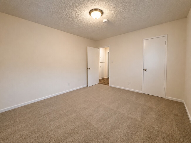 uni#1 - 1644 Electric Ave