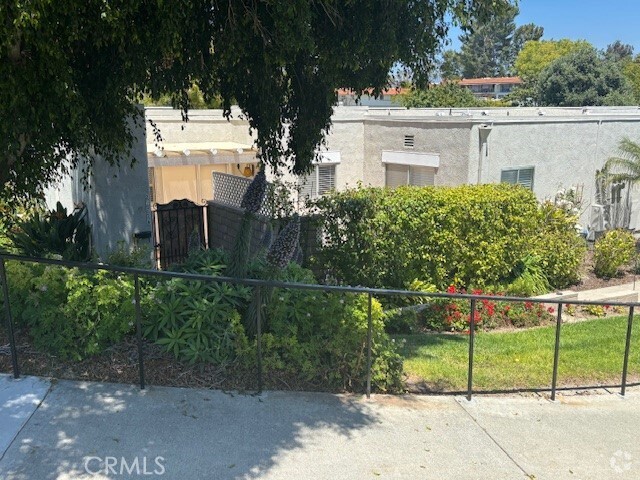 Building Photo - 2272 Via Mariposa E Unit A Rental