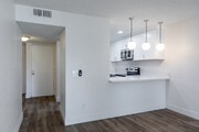 2BR, 1BA - 850SF - Trolley Palm