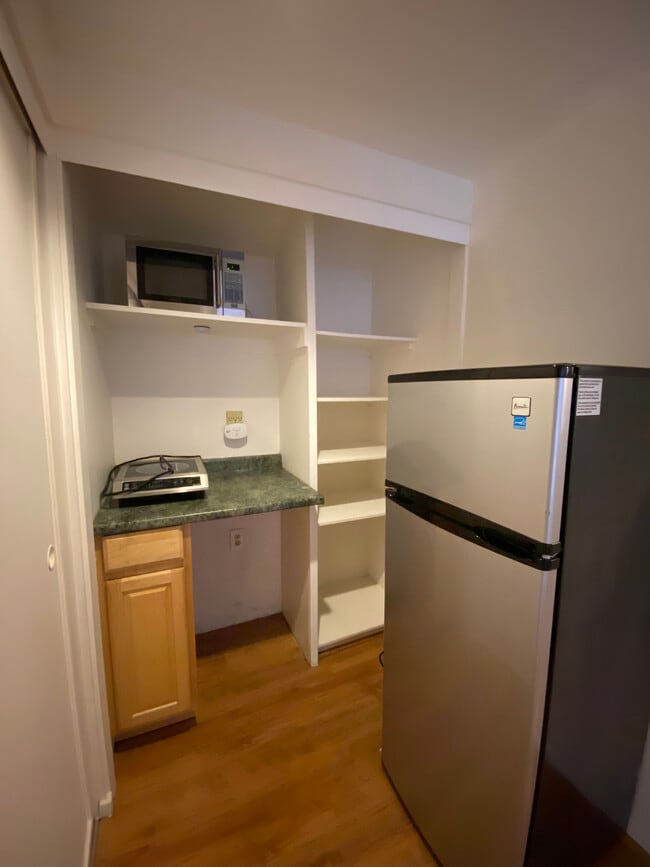 Kitchenette area (missing convection oven, air fryer) - 23531 Avenida La Caza Unit 120 C
