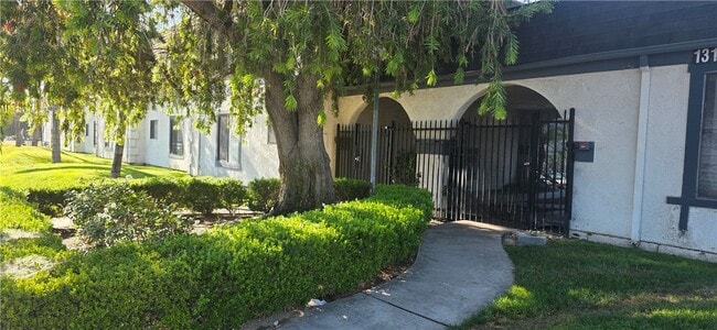 Photo - 1319 Oakwood Dr W Unit 12