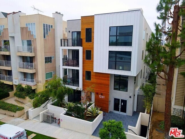 Building Photo - 1261 Stoner Ave Unit 401 Rental