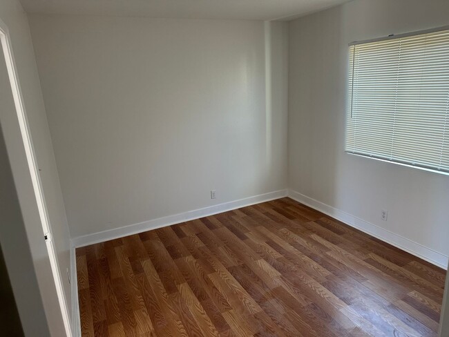 Photo - 632 W 9th St Unit 3