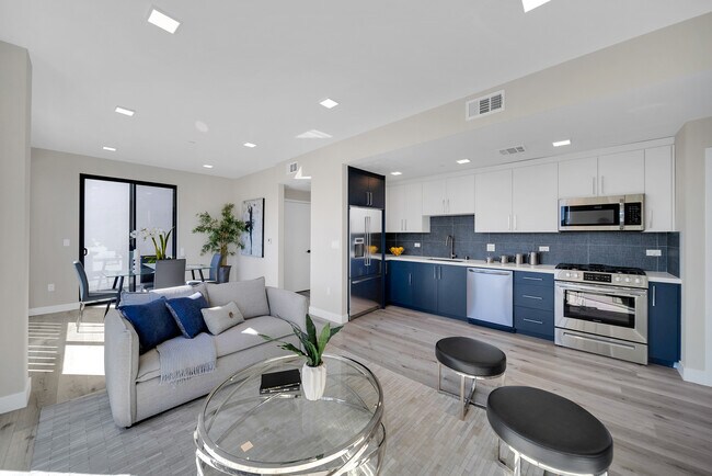 Photo - 1111 N Kenmore Ave