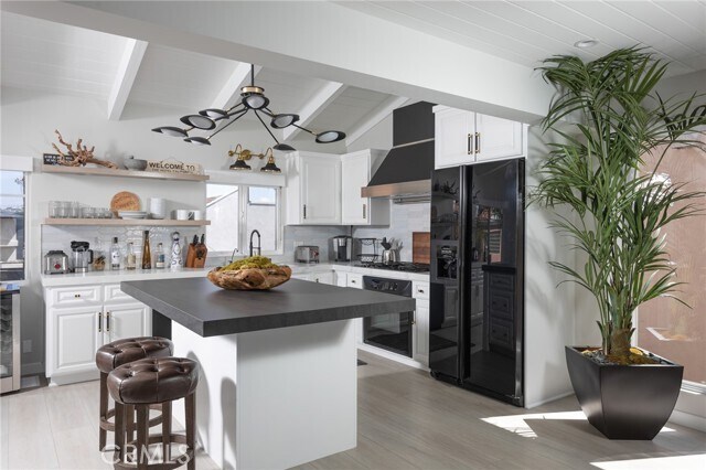 Photo - 2520 Seaview Ave