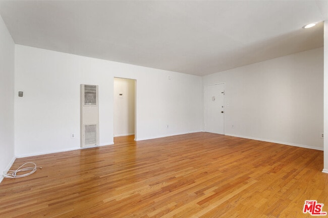 Photo - 11743 Mayfield Ave Unit 6