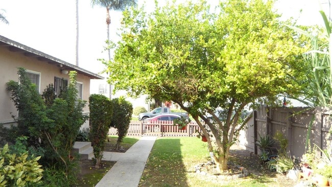 Photo - Parton 1521-1527 Unit 1523