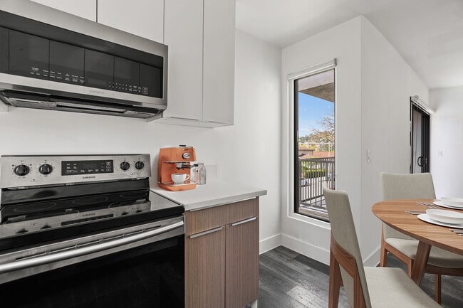 UNIT 4 - available NOW - 2422 Meadowvale Ave