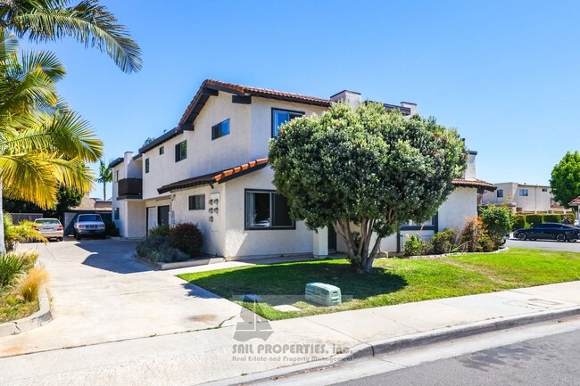 Building Photo - Great 2 Bedroom Apartment in Huntington Beach! Unit 2