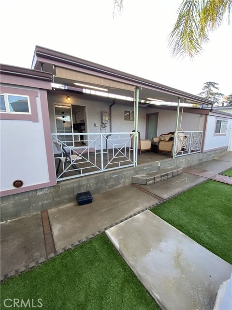 Building Photo - 10535 Samoa Ave