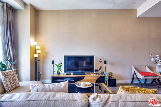 Photo - 3223 W 6th St Unit 906