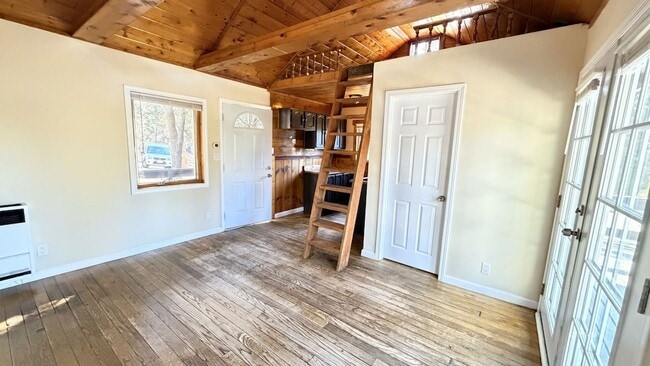 Photo - 25065 Laurel Trail