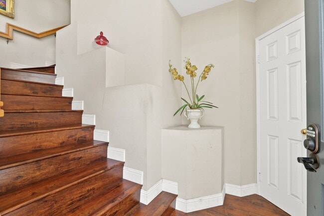 Photo - Beautiful Orange County Upstairs Condo! Must See!!